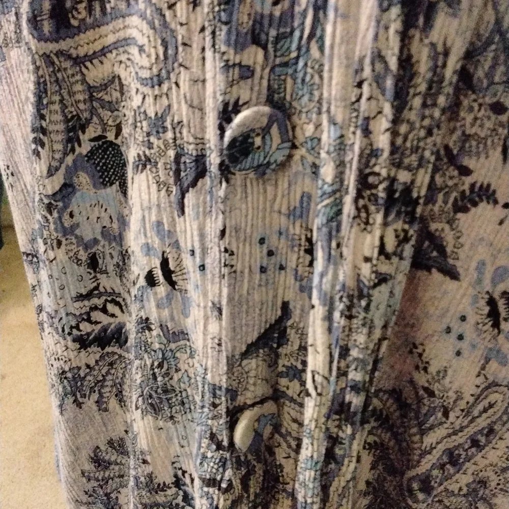 Women's EUC Vici Blue Paisley top/dress/caftan hi- low button front  Sz L - Picture 4 of 5
